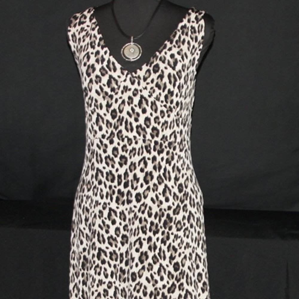 Vince Camuto Dress Vneck hidden zipper